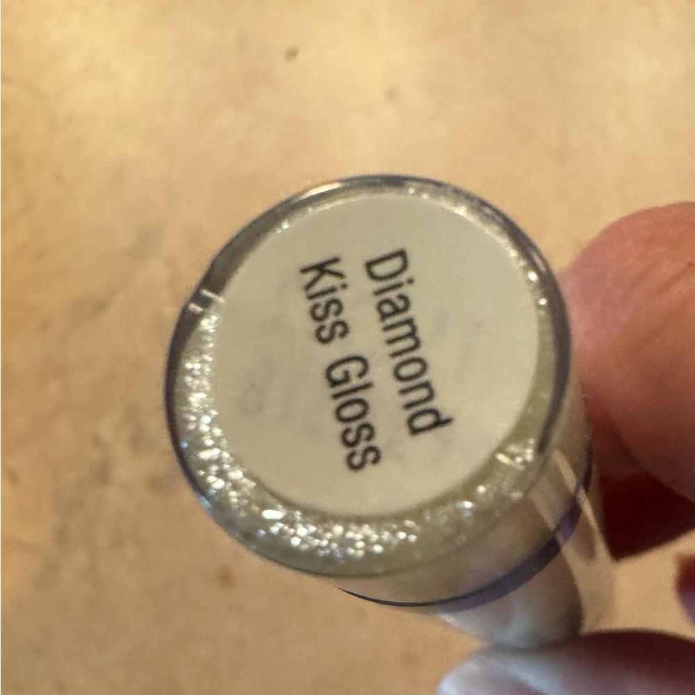 - Diamond Kiss Gloss by senegence